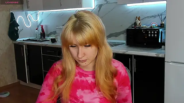 Snapshot of Sweet_white_chocolate chatting on 4, 3, 2026 Sweet white chocolate online show from 4, 3, 2026