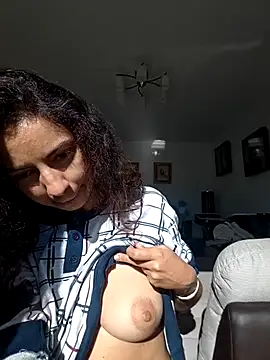 Snapshot of naughty69curls chatting on 25, 10, 2025 naughty69curls online show from 25, 10, 2025