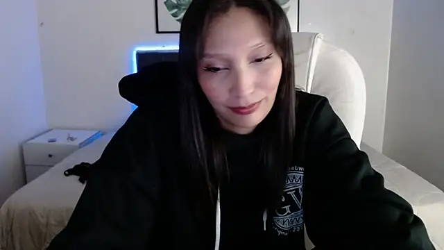 Snapshot of mia_collens chatting on 18, 12, 2025 mia collens online show from 18, 12, 2025