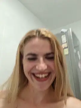 Snapshot of Anne-Mo chatting on 6, 10, 2025 Anne-Mo online show from 6, 10, 2025