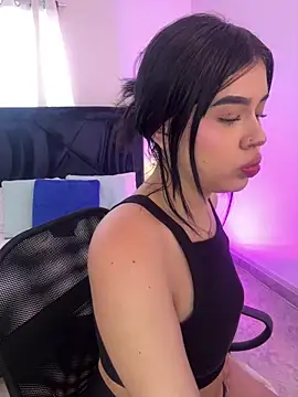 Lily Woodz online show from 6, 5, 2026
