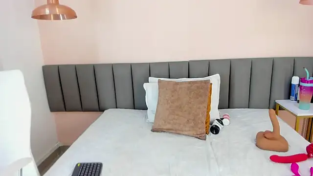 celeste smmith  online show from 23, 2, 2025