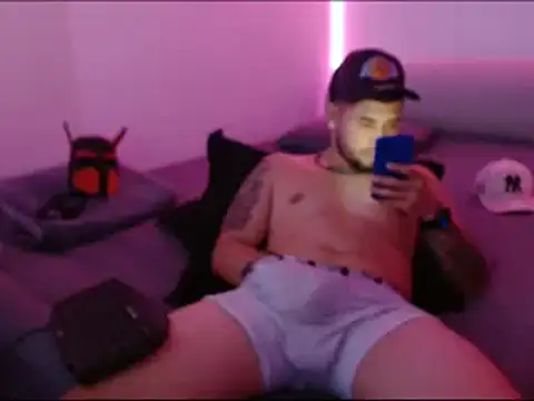 Snapshot of miia-liiam chatting on 8, 1, 2025 miia-liiam online show from 8, 1, 2025