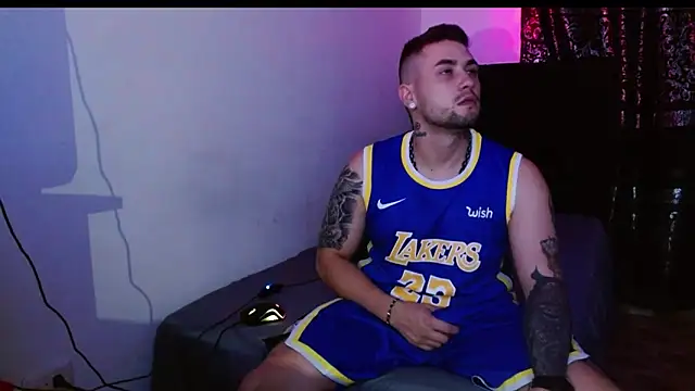 Snapshot of miia-liiam chatting on 4, 12, 2025 miia-liiam online show from 4, 12, 2025