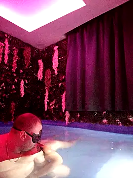 Snapshot of Coppiatrasgressiva chatting on 14, 10, 2025 Coppiatrasgressiva online show from 14, 10, 2025