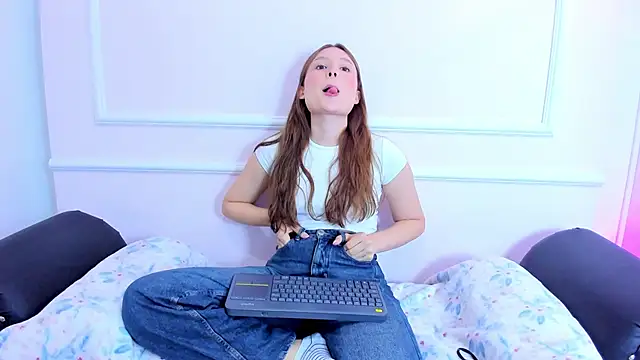 Daisha Riley online show from 4, 1, 2025