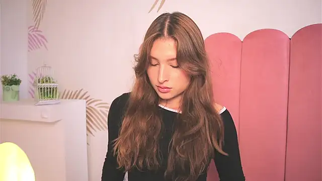 Daisha Riley online show from 6, 3, 2025