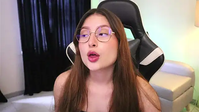 Daisha Riley online show from 3, 11, 2025