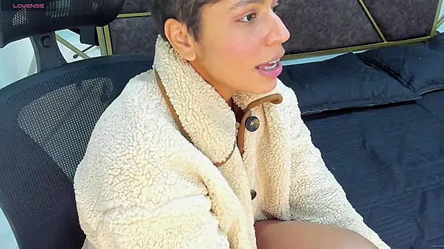 AbrilSonne online show from 5, 1, 2025