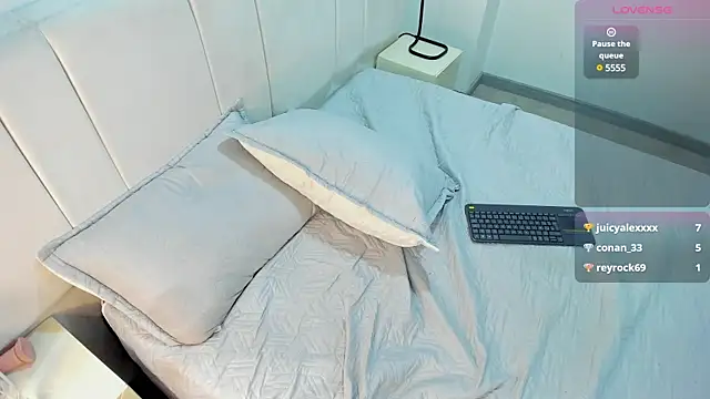 AbrilSonne online show from 19, 2, 2025