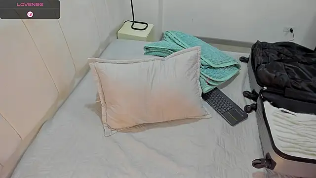 AbrilSonne online show from 23, 2, 2025