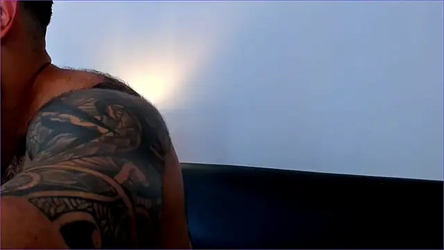 Snapshot of BradLeon_ chatting on 16, 10, 2025 BradLeon online show from 16, 10, 2025