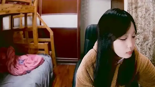 Snapshot of lulu-2002 chatting on 2, 1, 2025 lulu-2002 online show from 2, 1, 2025