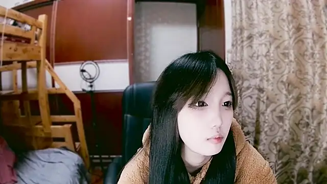 Snapshot of lulu-2002 chatting on 6, 1, 2025 lulu-2002 online show from 6, 1, 2025