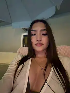 Snapshot of MilenaMilven chatting on 4, 8, 2026 MilenaMilven online show from 4, 8, 2026