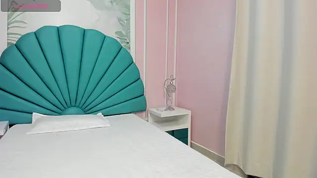 Snapshot of Daphne_Fox_ chatting on 4, 2, 2025 Daphne Fox online show from 4, 2, 2025