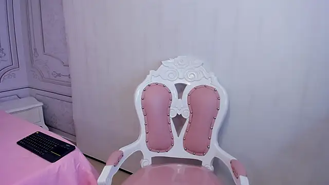 Snapshot of Daphne_Fox_ chatting on 4, 3, 2025 Daphne Fox online show from 4, 3, 2025