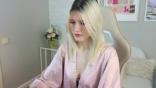 NellieLoyns online show from 9, 5, 2026