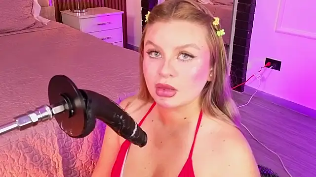 LolaAngellx online show from 13, 7, 2026