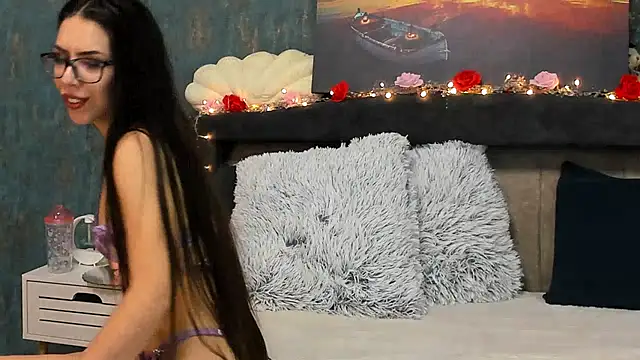 Snapshot of EmaLowe chatting on 9, 3, 2025 EmaLowe online show from 9, 3, 2025