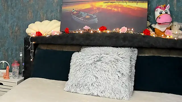 Snapshot of EmaLowe chatting on 16, 3, 2025 EmaLowe online show from 16, 3, 2025