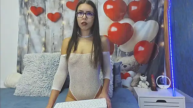 Snapshot of EmaLowe chatting on 20, 9, 2025 EmaLowe online show from 20, 9, 2025