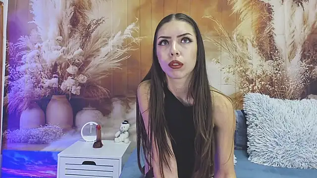 Snapshot of EmaLowe chatting on 31, 10, 2025 EmaLowe online show from 31, 10, 2025