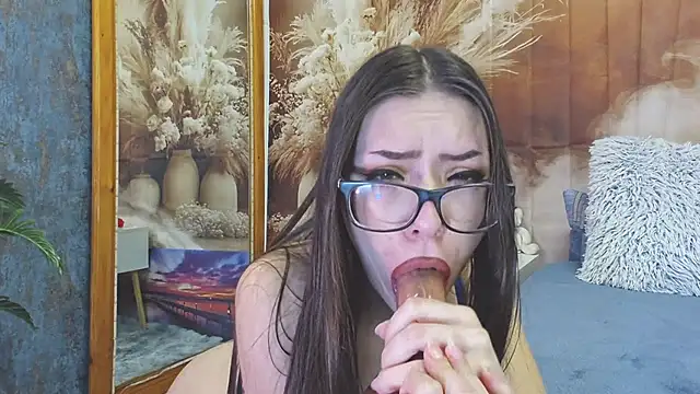 Snapshot of EmaLowe chatting on 20, 2, 2026 EmaLowe online show from 20, 2, 2026