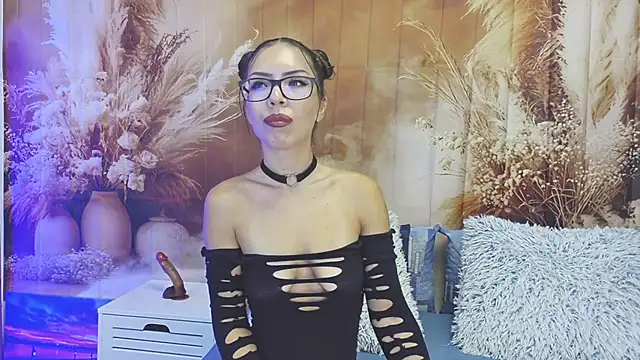 EmaLowe online show from 3, 8, 2026