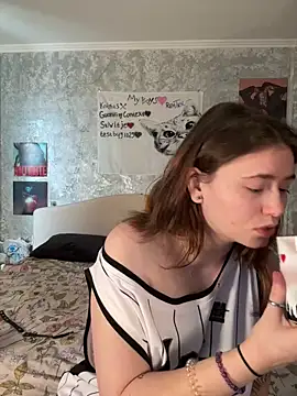 Snapshot of Sabrina_shells chatting on 8, 10, 2025 Sabrina shells online show from 8, 10, 2025