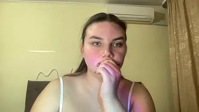 Dreamyblushfairy online show from 3, 10, 2025