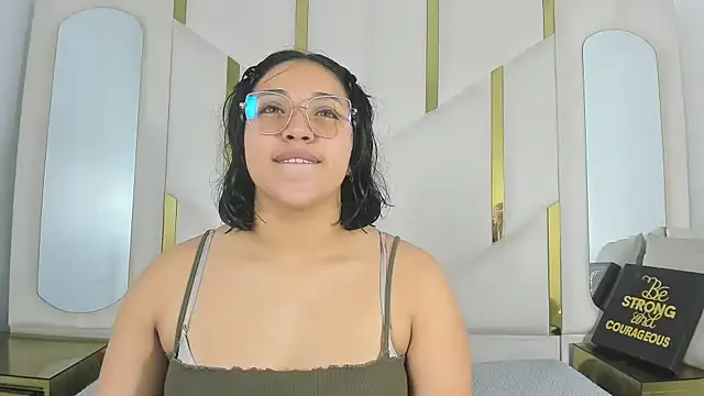IsabellRodriguez18 online show from 17, 11, 2025