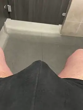 Snapshot of 22TT2295 chatting on 2, 2, 2025 22TT2295 online show from 2, 2, 2025