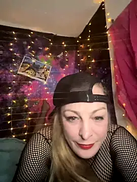 Snapshot of kayNkris chatting on 14, 10, 2025 kayNkris online show from 14, 10, 2025