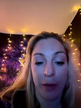 Snapshot of kayNkris chatting on 23, 10, 2025 kayNkris online show from 23, 10, 2025