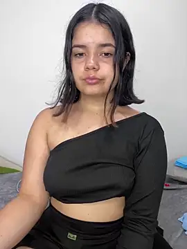 Snapshot of pretty_angela1 chatting on 4, 2, 2025 pretty angela1 online show from 4, 2, 2025