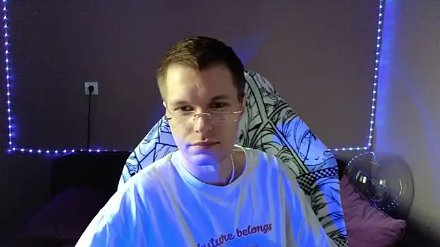 Leonnextdoor online show from 8, 1, 2025