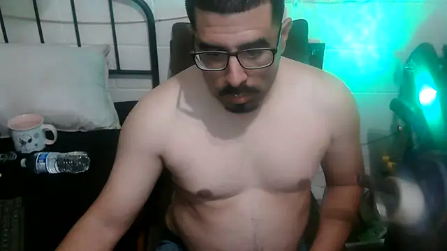 Snapshot of k1oudE chatting on 4, 8, 2026 k1oudE online show from 4, 8, 2026