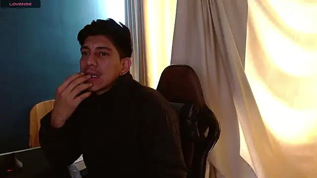 Snapshot of Noah-cock chatting on 23, 11, 2025 Noah-cock online show from 23, 11, 2025