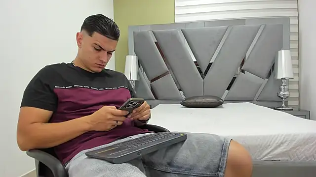 DAVID VICTORIAA online show from 19, 6, 2026