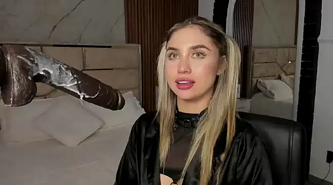 Snapshot of EmiilyHendriixx chatting on 11, 1, 2025 EmiilyHendriixx online show from 11, 1, 2025