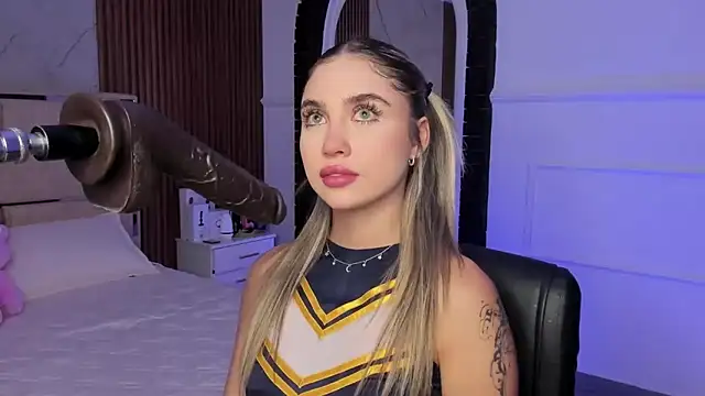 Snapshot of EmiilyHendriixx chatting on 12, 2, 2025 EmiilyHendriixx online show from 12, 2, 2025