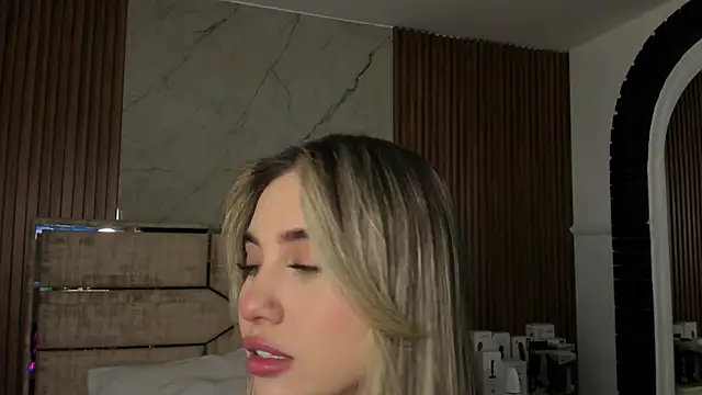 Snapshot of EmiilyHendriixx chatting on 15, 2, 2025 EmiilyHendriixx online show from 15, 2, 2025