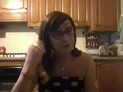 Snapshot of Tiabet chatting on 28, 10, 2025 Tiabet online show from 28, 10, 2025