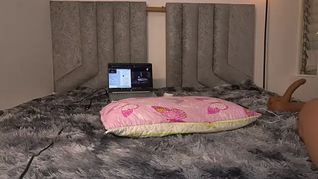 womantall99 online show from 12, 3, 2025