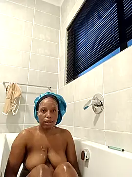 Snapshot of Thando04 chatting on 8, 2, 2025 Thando04 online show from 8, 2, 2025