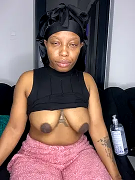 Snapshot of Thando04 chatting on 19, 10, 2025 Thando04 online show from 19, 10, 2025