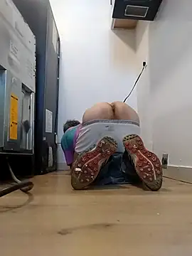 Snapshot of Cloudin_around chatting on 6, 3, 2025 Cloudin around online show from 6, 3, 2025