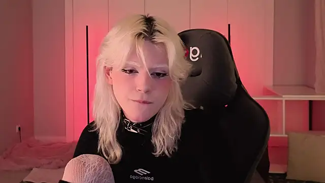 b0y fantasy online show from 11, 4, 2026