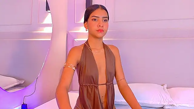 Snapshot of NaomiKlarc chatting on 13, 11, 2025 NaomiKlarc online show from 13, 11, 2025